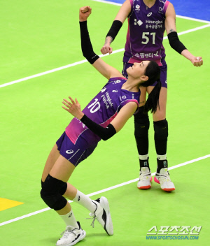 역스윕 악몽 이겨낼까? '36세 배구황제' 김연경의 마지막 소원. 그앞에 정호영 있다 [SC포커스]