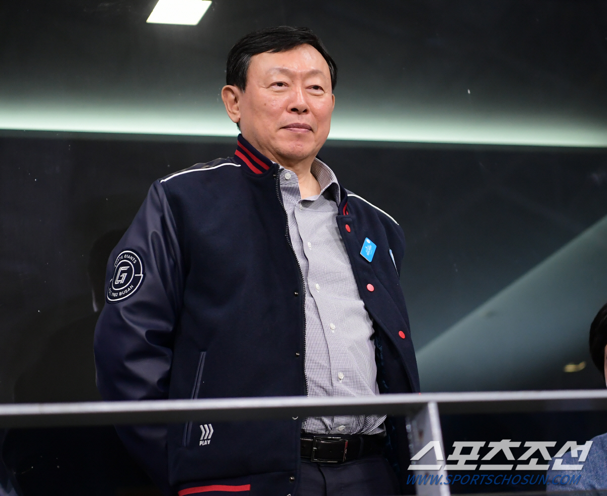 '한일 넘어 미국까지?' 신동빈 롯데 회장, 다저스 감독과 파안대소…서울…