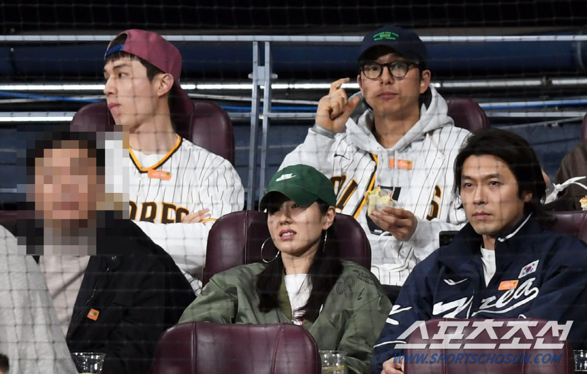 '한일 넘어 미국까지?' 신동빈 롯데 회장, 다저스 감독과 파안대소…서울…