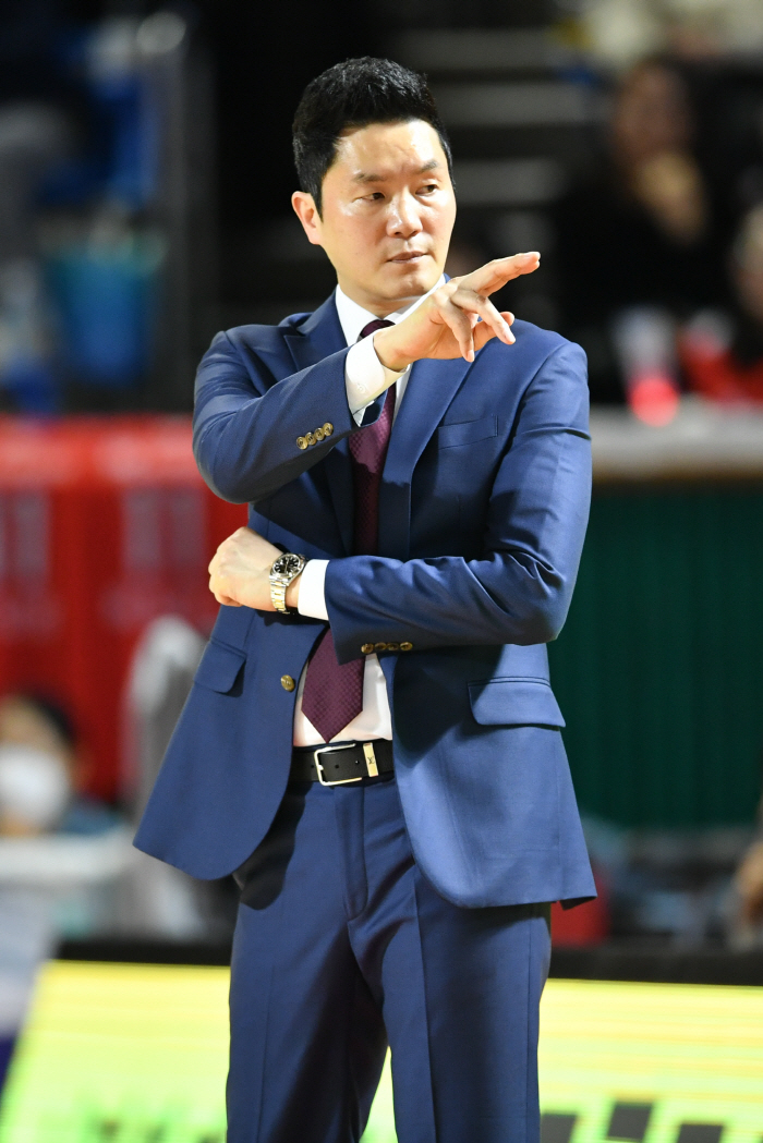 [KBL 현장인터뷰] 전희철 SK 감독, "남은 기간, 목표는 3위. 끝…