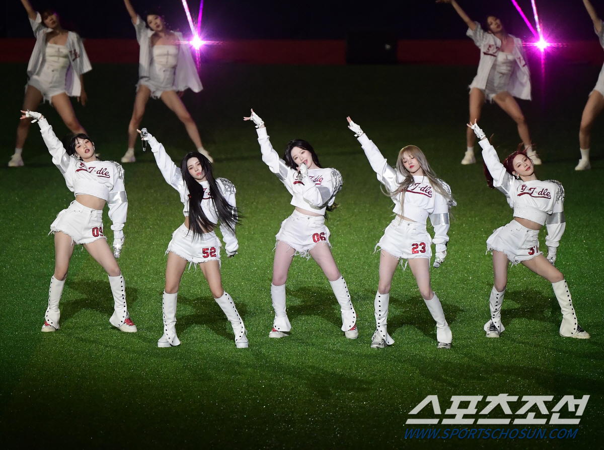 현빈♥손예진·공유X이동욱에 백현-(여자)아이들까지? MLB 서울시리즈 카…