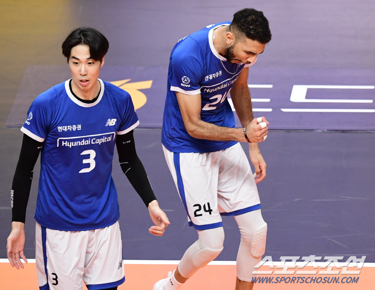 '모두가 막고 레오가 때린다.' 43점 폭발 레오. OK금융그룹, 기적의…