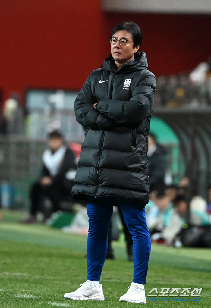 [태국전 기자회견]황선홍 감독 "선수들 100% 하나된 마음으로 뛰어, …
