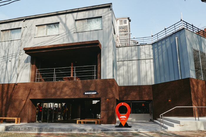 아웃도어人을 위한 블랙야크의 세번째 베이스캠프 거점, 블랙야크 베이스캠프 북한산점'