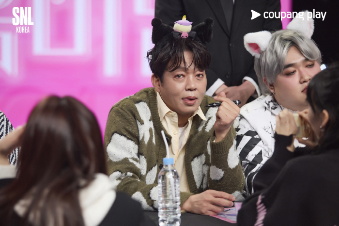 [SC줌人]박지환, 현역 아이돌 제대로 고증…K팝 팬들 거울치료했다