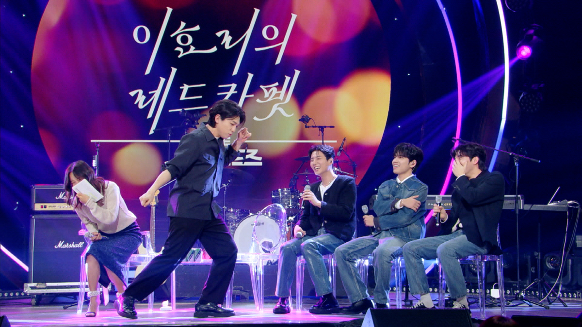 이효리, '레드카펫' 진행 중 갑작스러운 눈물 "슬퍼서 우는 게 아냐"