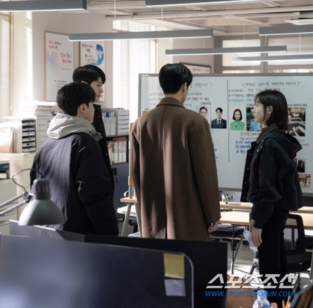 '재벌X형사' 안보현, 父 사망 소식에 母 사망 사건까지 묶어서 박지현과…