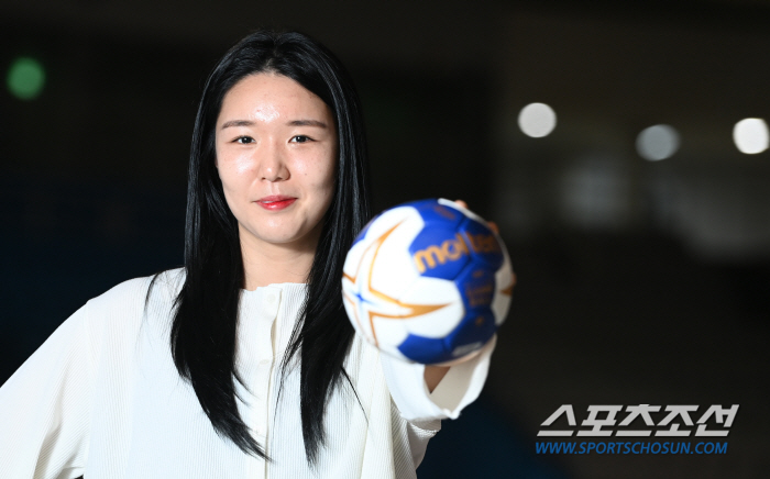 '韓 여자 구기종목의 자존심' 파리로 가는 핸드볼, 오성옥X김온아X박새영…