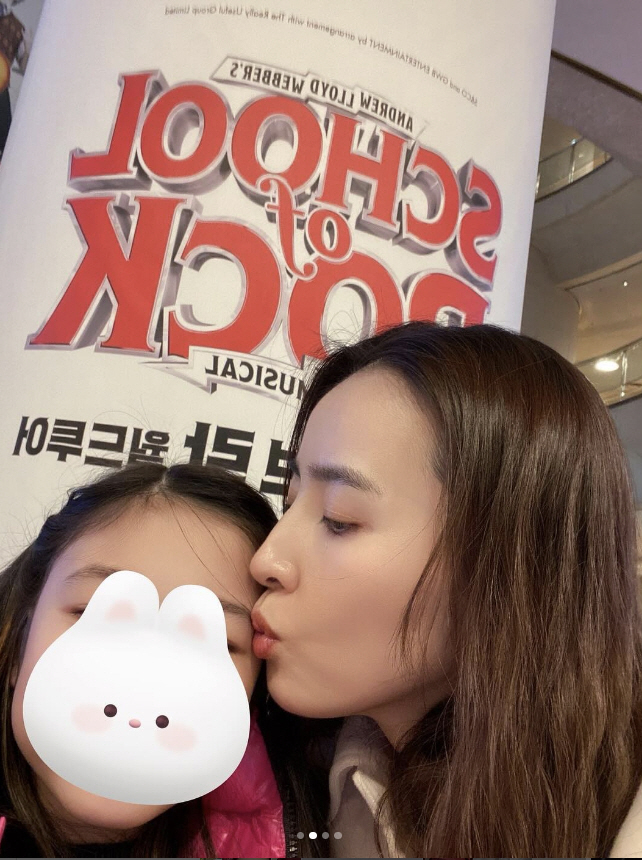 '기성용♥' 한혜진, 母 닮아가는 딸과 공연장 나들이 "시온이와 데이트"