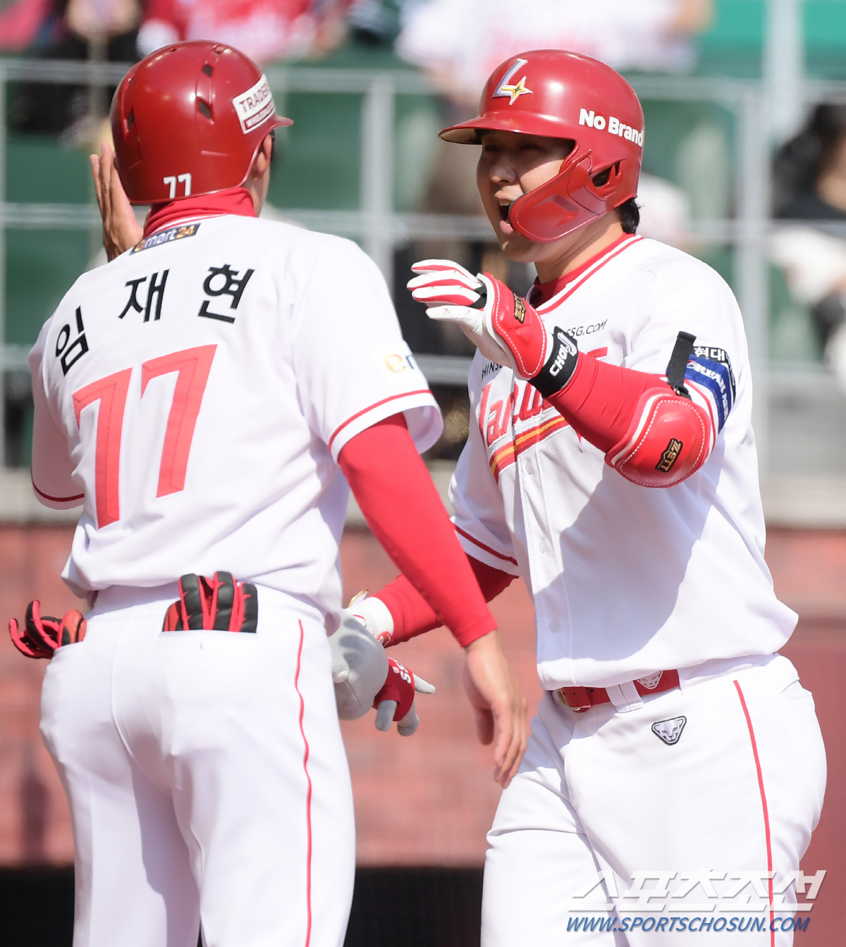 '개막전부터 대폭발' 리빙 레전드 3루수, 홈런 신기록까지 9개 남았다[…