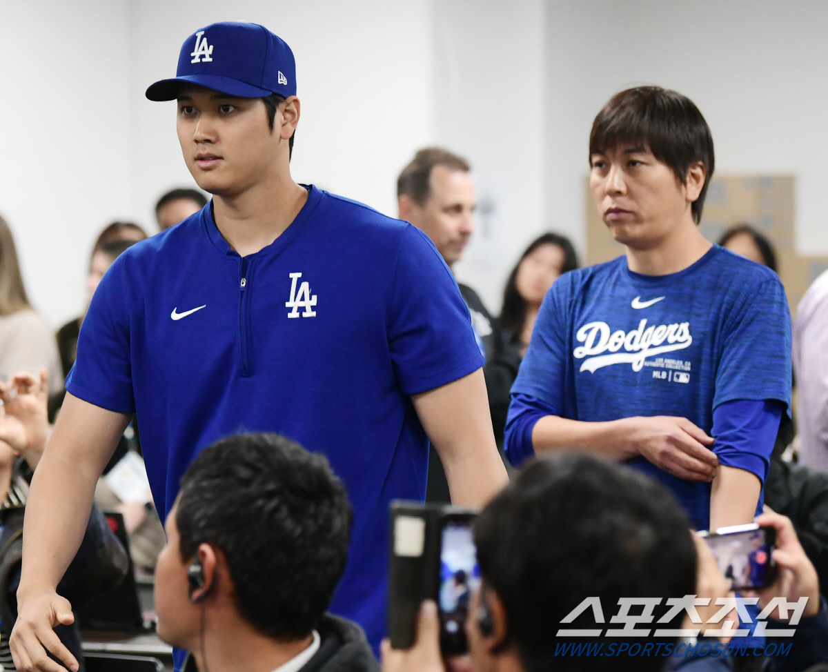 '충격' 도박 논란 통역, 학력까지 위조…오타니는 사진 전부 삭제했다