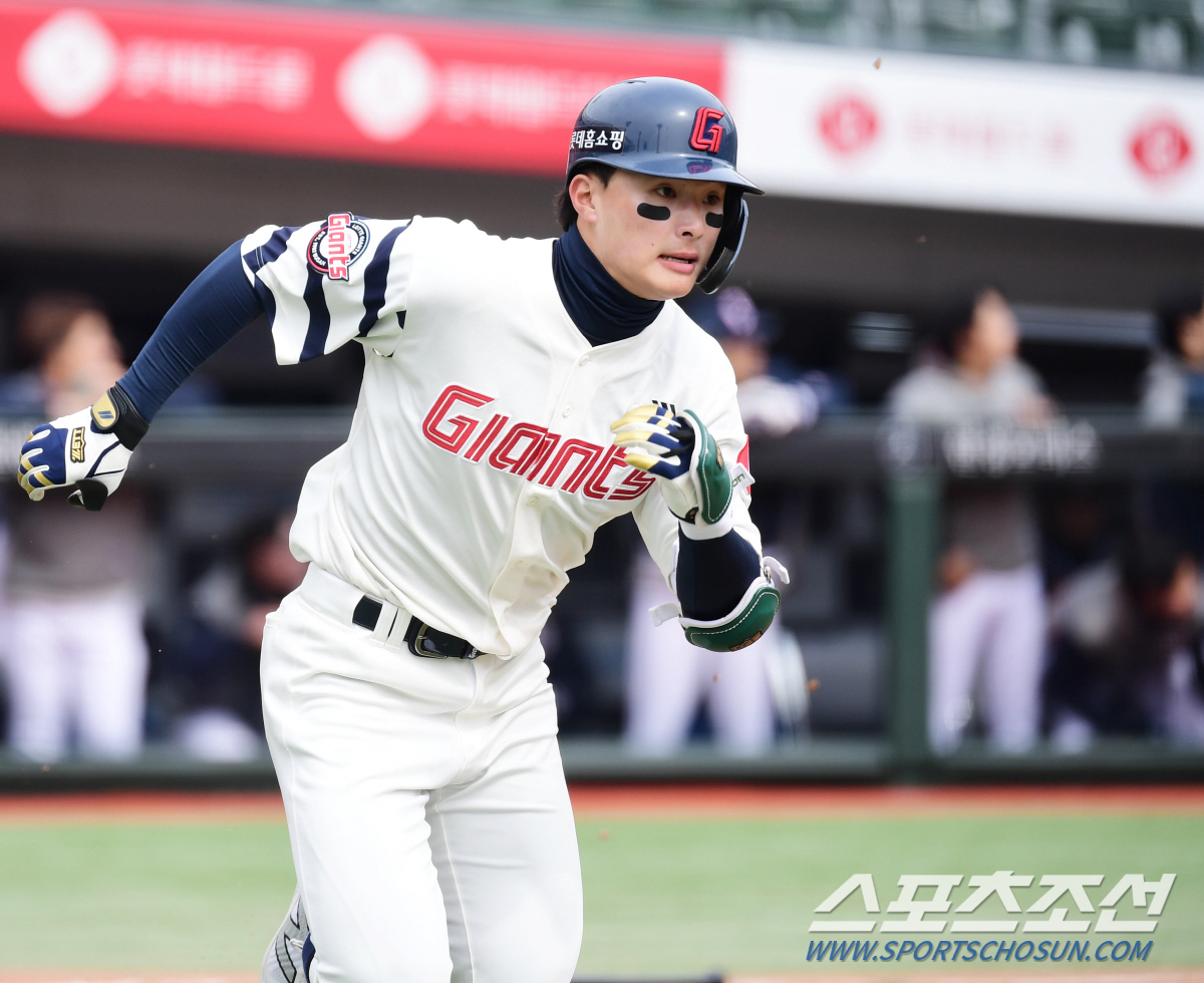 'AG金→ML 투수 상대' 또한번 레벨업! 리드오프+중견수 꿰찬 윤동희,…