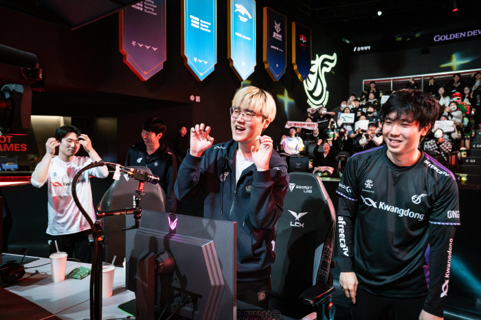 끝까지 이어졌던 2위와 6위 경쟁, 결국 T1과 광동이 웃었다