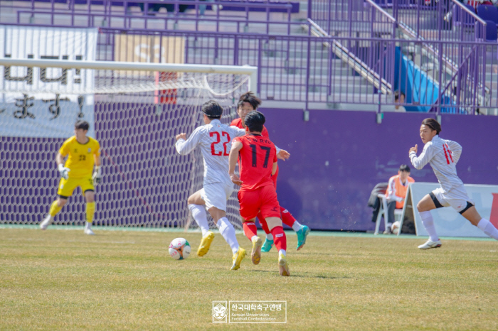 "실망스럽다" 긴장감→디테일의 차이 韓 대학축구, 이번에도 일본에 고개 …