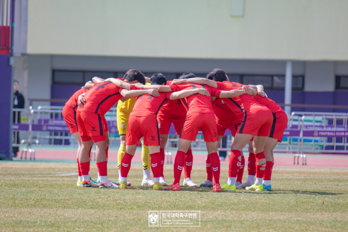 "실망스럽다" 긴장감→디테일의 차이 韓 대학축구, 이번에도 일본에 고개 …