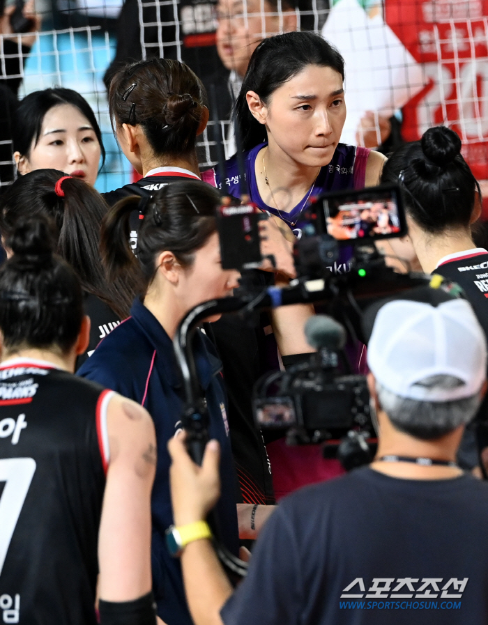 김연경 22득점 분투 수포…"적은 우리 자신" 한숨 가득 자기비판 [대전…