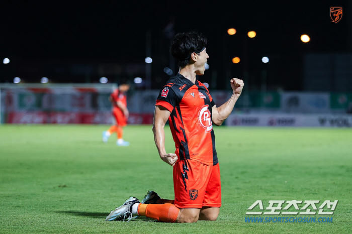 태국 1부리그 득점 선두 달리는 한국인이 있다? 정우근, 아빠의 힘으로 …