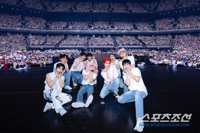 ZEROBASEONE, 日 첫 팬콘서트 성황리 마무리…데뷔와 동시에 아레…