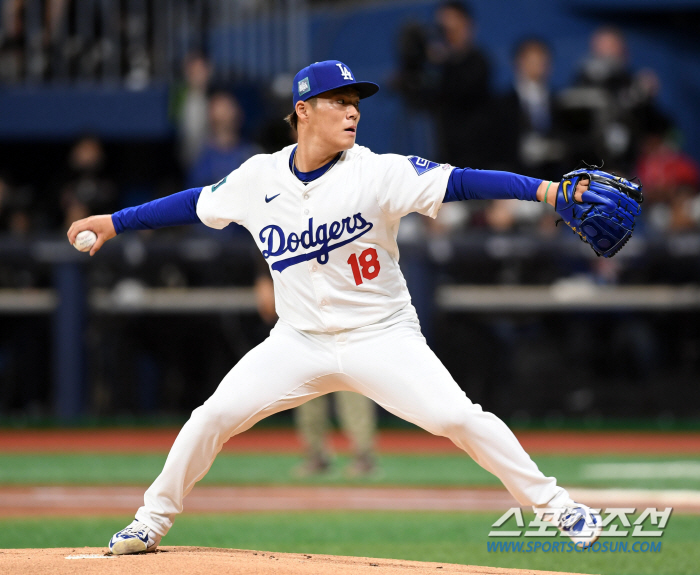 '당연한 조치' 야마모토 3선발 강등, 부담스런 이정후 맞대결 피했다..…