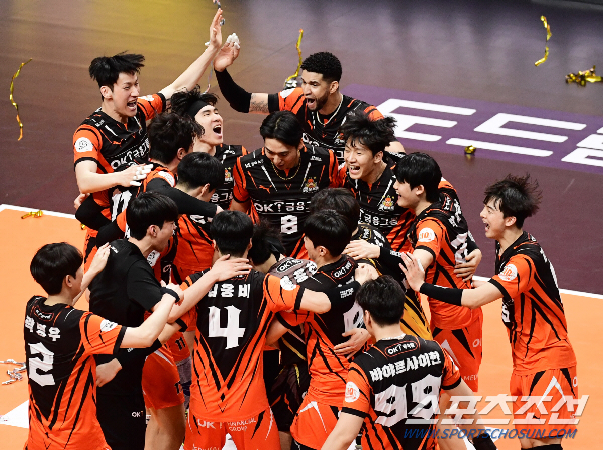 88.89% 확률 거머쥔 OK금융그룹, 8년만의 축포 홈에서 터뜨릴까