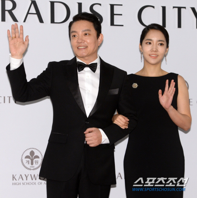 [SC이슈] 이범수와 이혼 소송 이윤진 연이은 폭로 "아들 소식 아는 분…