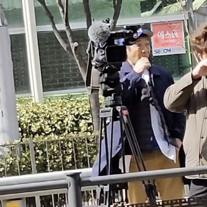 日 아나운서, 한국 금연구역서 담배 뻑뻑...공개 사과에도 "성의없다" 비난 쇄도
