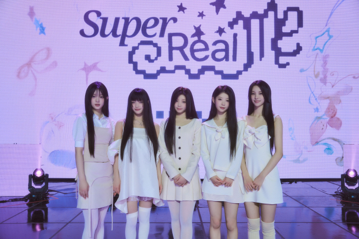 아일릿 "르세라핌-뉴진스 다른 점? 과몰입 잘해…하이브 막내딸, 기대에 …