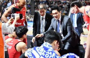 [KBL 현장인터뷰] 막판까지 멈추지 않는 부상행진, '두통'에 시달리는 전희철 SK 감독