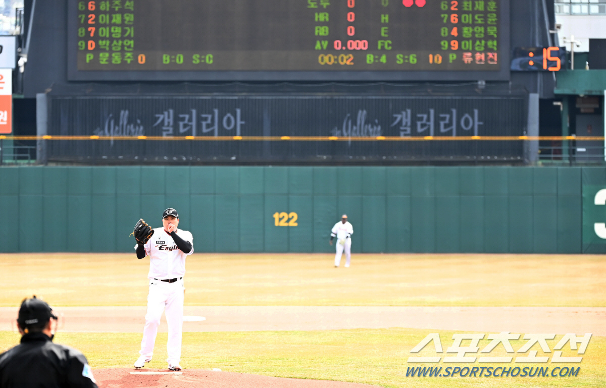 '단순 경고니까...' 안 지키면 그만? 무력화된 피치클락, 지키는 다른…