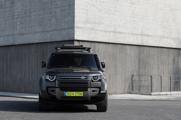 JLR코리아, 2024년형 '올 뉴 디펜더 130 P400 아웃바운드' …