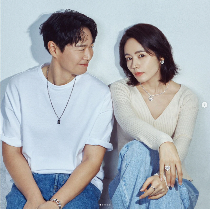 연정훈♥한가인, 완벽한 비주얼 부부 "결혼 19년만에 짝꿍과" [화보]