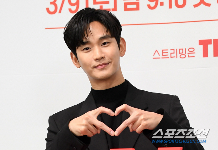 [SC이슈] 김수현, 출연료 회당 8억?…'눈물의 여왕' 측 "전혀 사실…