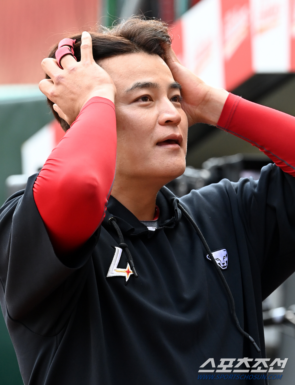 은퇴 시즌에 손가락 실금이라니 "다 줄 거 같으면서도…그래서 야구를 사랑…