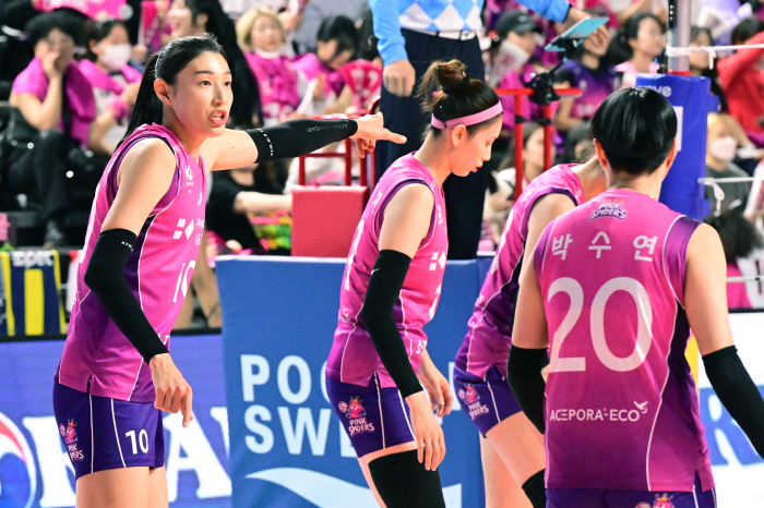 "김연경, 혼자 힘으로 팀을 바꾸는 선수" 100% 승률 지켜냈다. '수…
