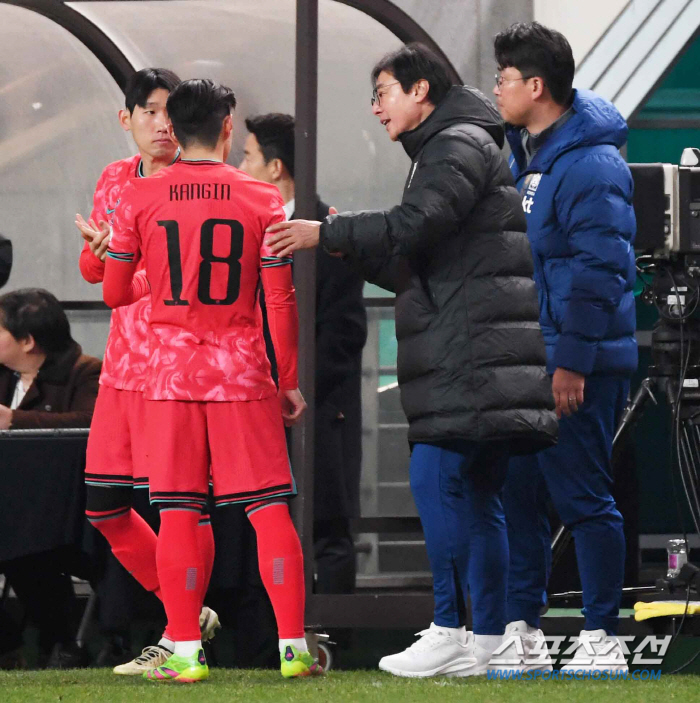 '벼랑 끝' 대한민국 축구의 운명, '레전드' 황선홍이 구했다