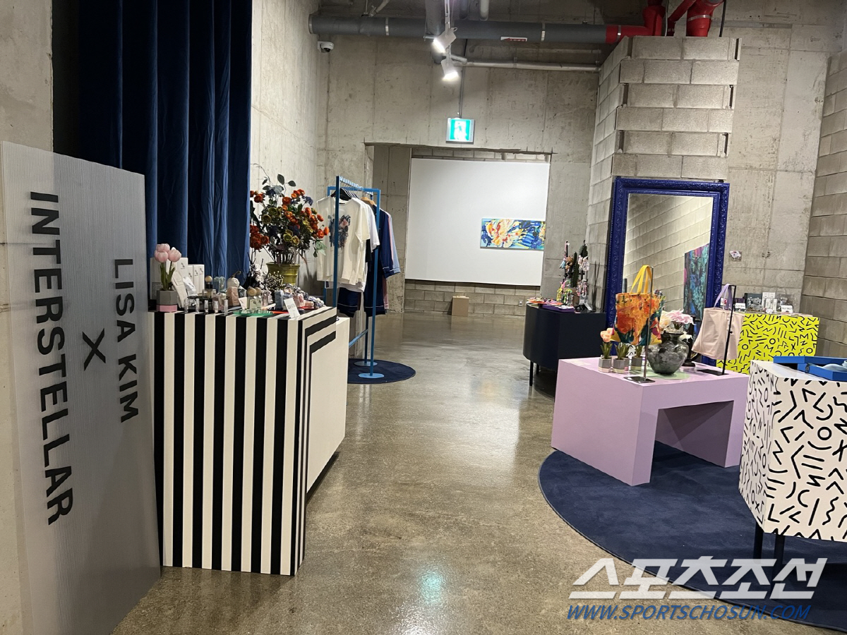 리사킴, 주얼리 디자이너에서 크리에이티브 디렉터로 변신…안진의 작가 '꽃…