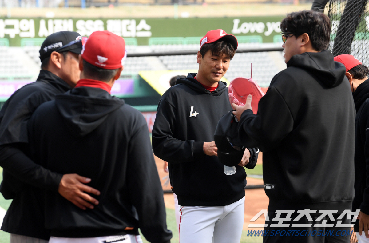 인천서 만난 한화 류현진과 SSG 김광현, 공통 관심사는 역시 '야구'