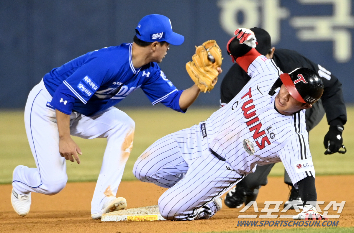 12회말 허무한 도루 실패. 투수 15명 투입 총력전. 삼성,LG 2-2…
