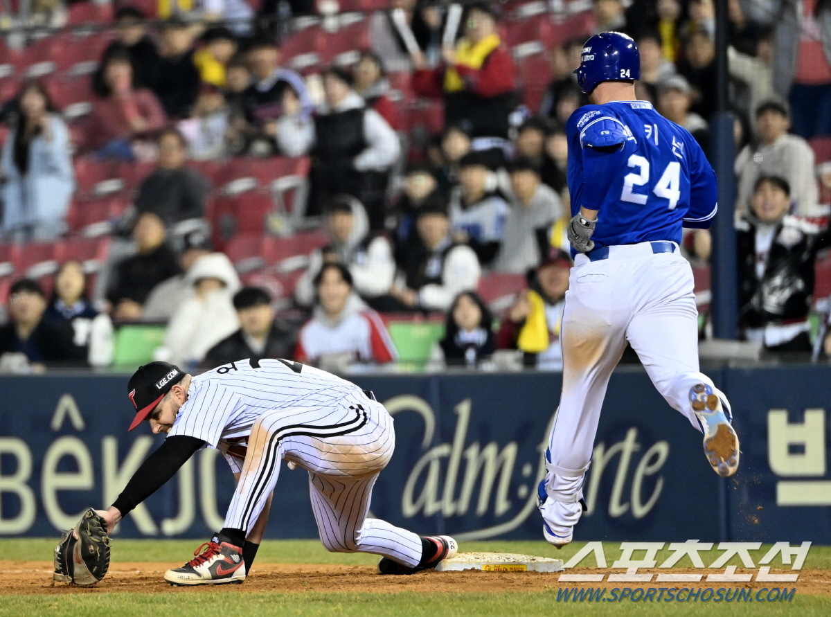 12회말 허무한 도루 실패. 투수 15명 투입 총력전. 삼성,LG 2-2…