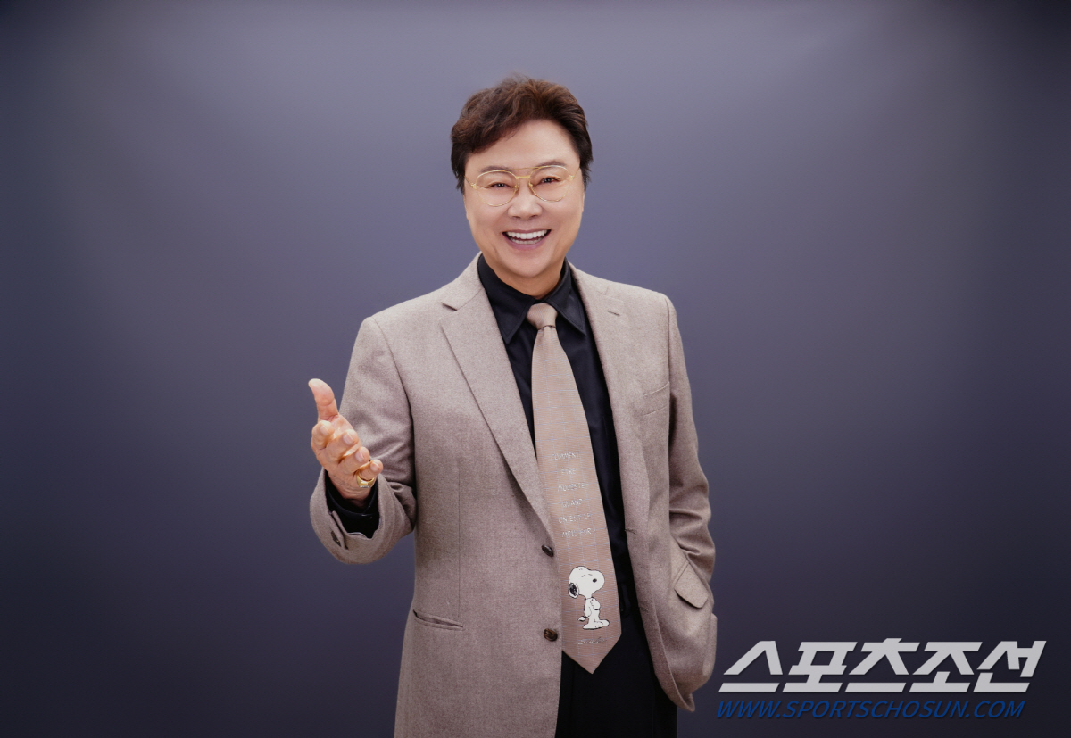[SC이슈]나훈아는 '은퇴 선언'했는데 '라이벌' 남진은 신곡 발표… 작…