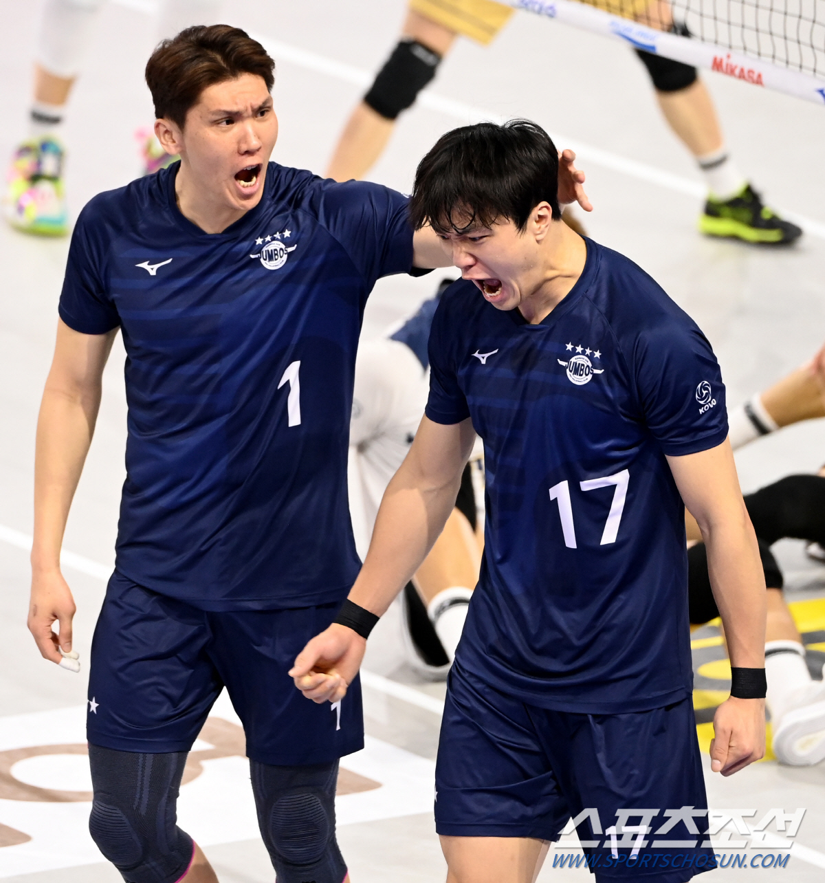 'V리그 역대 최초' 대한항공 통합 4연패의 꿈, '봄배구 폭격' 레오 …