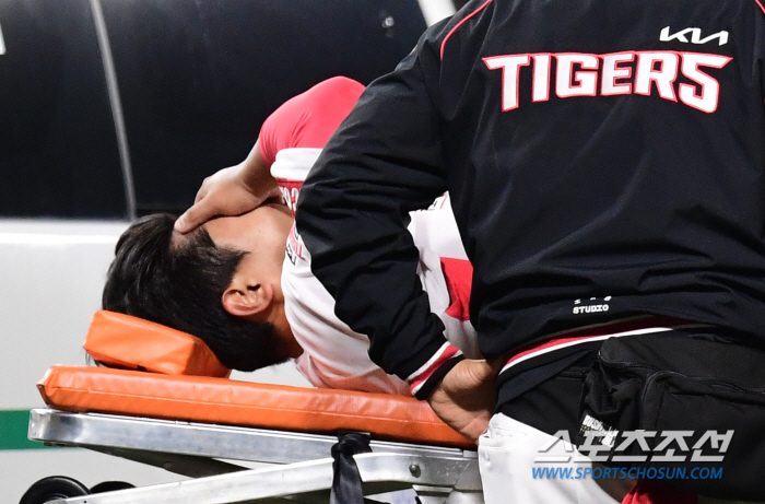 충격! "피 많이 고여" 재검까지 최대 4주라니…'부상' KIA 황대인 …