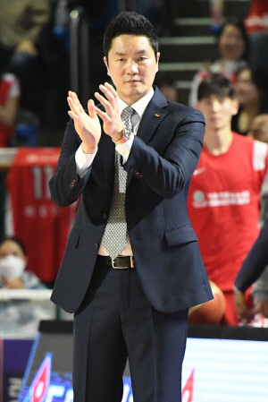 [현장인터뷰] '4위 확정' 전희철 SK 감독 
