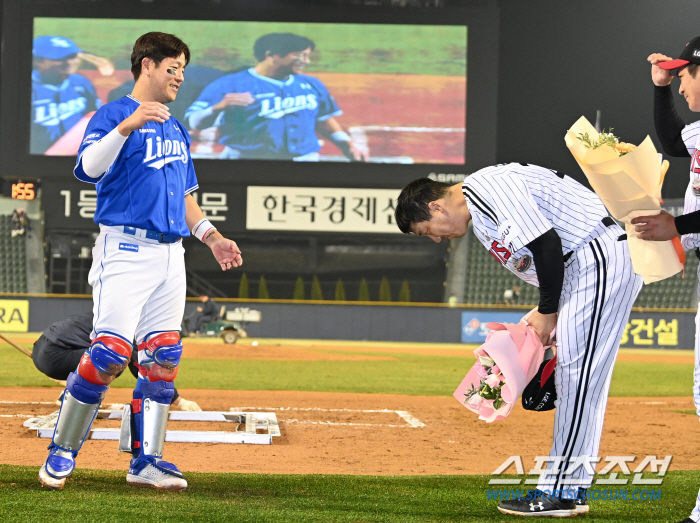 '강민호 최다출전 신기록 잔치' LG는 25안타-역대 5번째 선발 전원 …