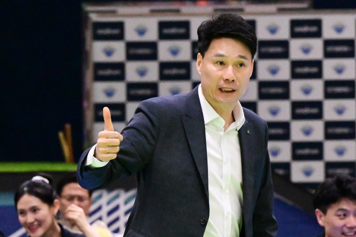 '지옥에서 천당으로' 챔프전 해법 찾은 강성형 감독 "물고 늘어져야 한다…