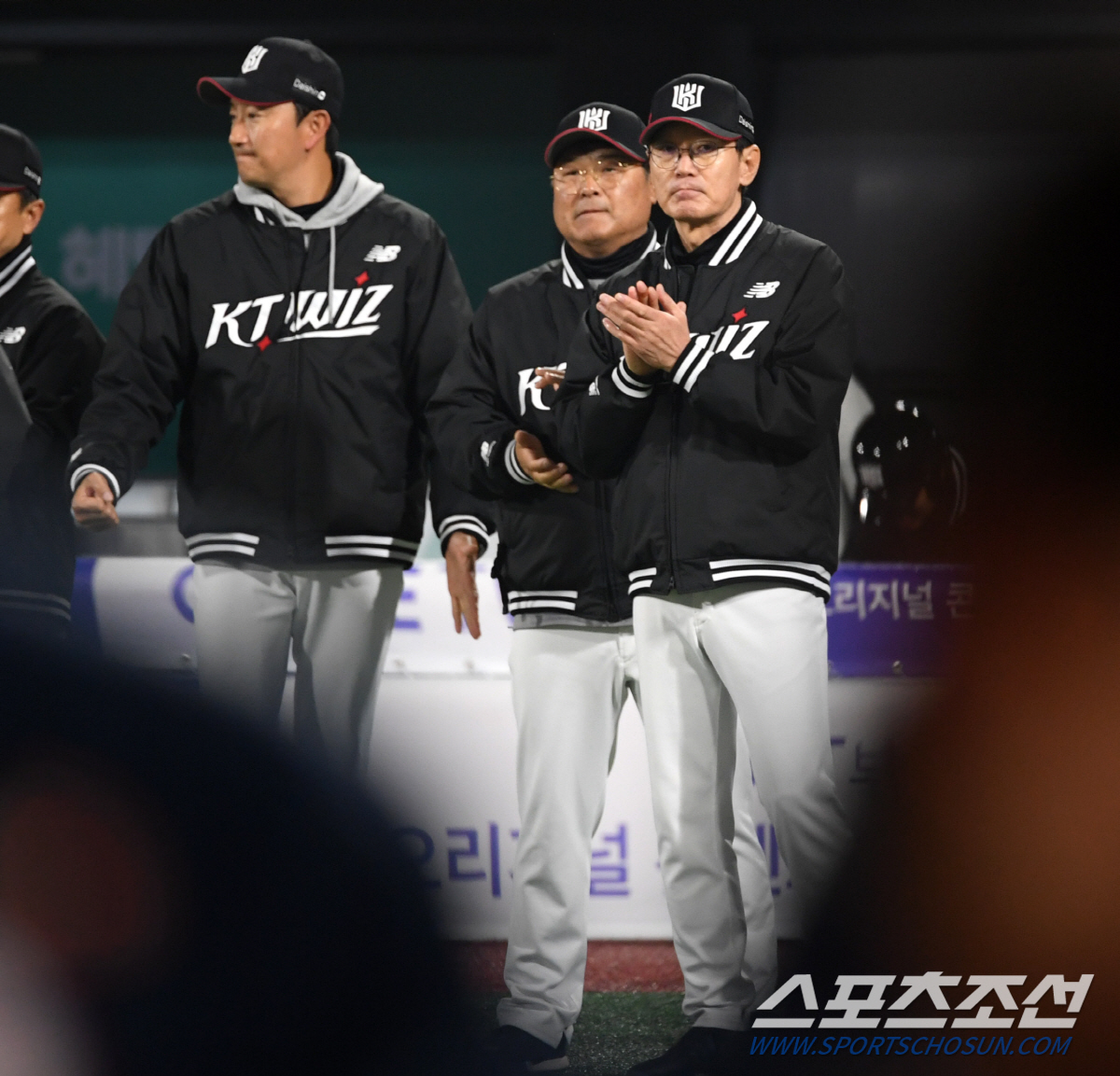 '데뷔전 절반의 성공' 커브 던져 양의지 헛스윙 삼진 잡은 신인 원상현,…