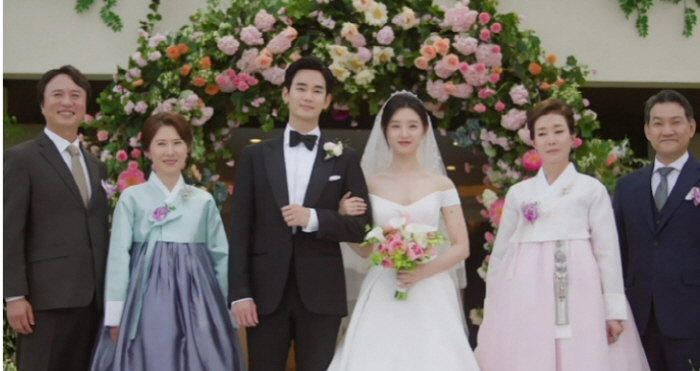 '눈물의 여왕' 김수현♥김지원, 에필로그 떡밥에 숨겨진 '부부의 역사'