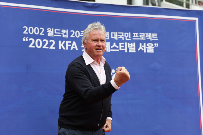 '월드컵 4강 신화' 히딩크 감독, 韓 축구 새 '랜드마크' 건설 현장 …