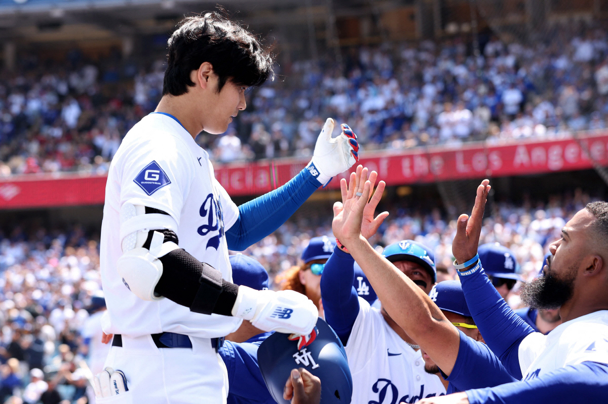 '오타니는 오타니였다' 싸늘한 비난 속에 2안타 폭발, 5만2667명 홈…