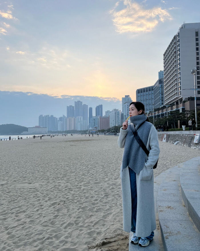 '활동 중단' 성유리, 고개 숙인 쓸쓸한 모습..홀로 바닷가 산책